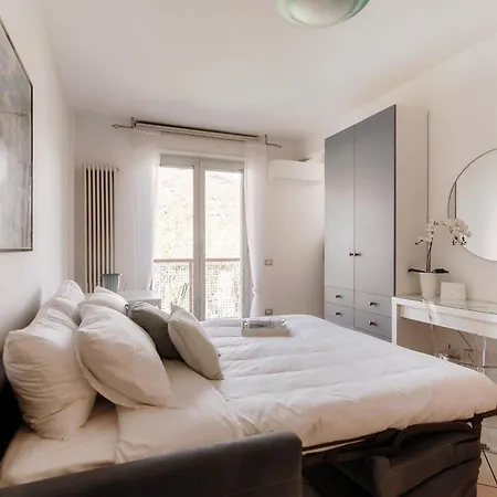 Tiny Blue - By Myhomeincomo *