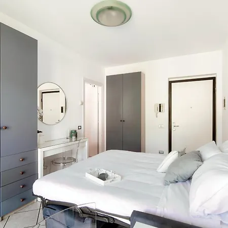 Tiny Blue - By Myhomeincomo