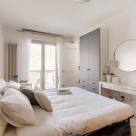 Tiny Blue - By Myhomeincomo